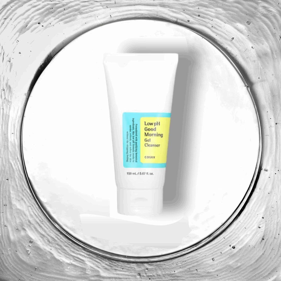 Low pH Good Morning Gel Cleanser de COSRX, affiché dans un tube souple avec une étiquette simple et claire, placé sur un fond net et lumineux. Ce gel nettoyant doux est conçu pour maintenir un pH bas, idéal pour un nettoyage respectueux de la peau dès le matin. Il élimine efficacement les impuretés sans perturber l'équilibre naturel de la peau, parfait pour les utilisateurs au Maroc cherchant une routine de soin douce et efficace, disponible sur Beauty-Care.ma.