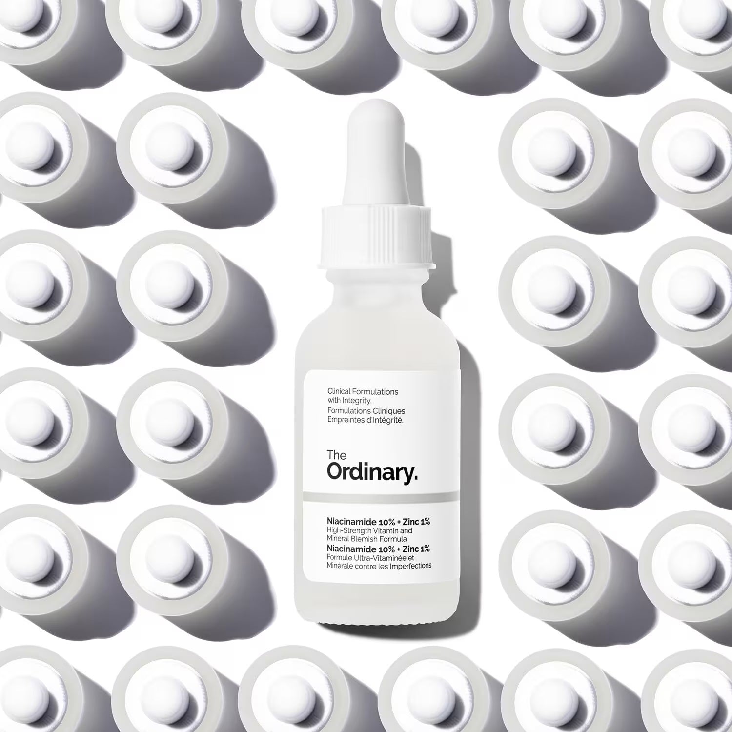 Image du 'Niacinamide 10% + Zinc 1% - Sérum Anti-Imperfections', présenté dans un flacon compte-gouttes transparent avec des détails noirs, sur un fond clair et propre. Ce sérum efficace combine la niacinamide et le zinc pour réduire les imperfections, réguler la production de sébum et améliorer la clarté de la peau. Idéal pour les utilisateurs au Maroc cherchant à contrôler les problèmes de peau et à obtenir un teint plus net, disponible sur Beauty-Care.ma.